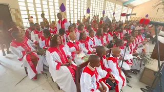 Regardez L’Humilité de Dieu 🙇🏾‍♂️ ( Chorale Regina Mundi )