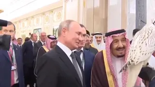 Путин, король Сальман и подарок монарху - охотничий кречет Альфа