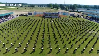 Майже 600 випускників Академії сухопутних військ склали офіцерську присягу. Як це було