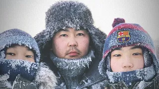 Ice mining is the main drinking water in Yakutia❄️ / Добыча льда – основная питьевая вода в Якутии❄️