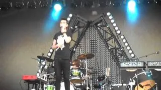 Bastille - "No scrubs" (TLC cover) - Pinkpop 2014 (07.06.2014)