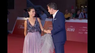 Michel Hazavicius : quand il soulevait la jupe de sa femme Bérénice Bejo en plein tapis rouge