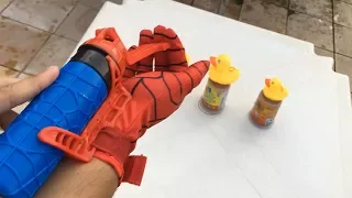 COMPREI UMA LUVA DO HOMEM-ARANHA QUE LANÇA ÁGUA E TEIA DE VERDADE!!