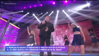 Amado Batista canta sucesso e embala plateia do Hora do Faro