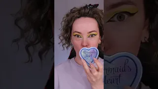 unpacking  I Heart Makeup Mermaid's Heart Highlighter