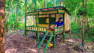 Camping hujan deras || Membangun shelter bambu sederhana di hutan pinggir sungai