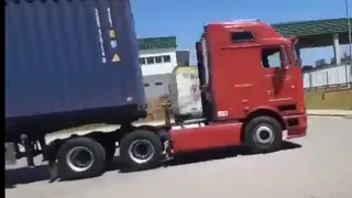 Internacional estralando o freio motor