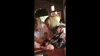 Soldier Surprises Mom With Homecoming at Restaurant - 1012972