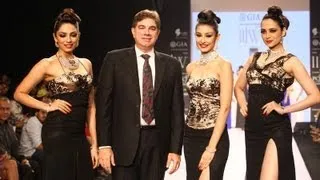 Miss India's walks for IGI at IIJW Mumbai 2013