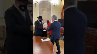 Rabbi Yonatan Markovich receives medal from Ukrainian Minister of Culture