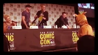 Traviis Fimmel Suprises the Vikings cast SDCC 2017 / RAGNOR IS BACK