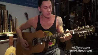 Satria of OMNIA plays "Blue Moon" on FOLKFRIENDS' new 9stringed guitar