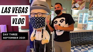 LAS VEGAS VLOG | Day 3 | Circa | Fremont Street | Bar Canada | Donut Bar