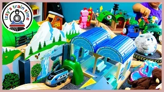 BRIO WORLD SMART ENGINE! WOAH! Fun Toy Trains for Kids