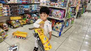 Ezel Buys a Toy Truck