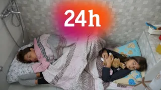 24 ΩΡΕΣ και ΟΛΟΚΛΗΡΗ ΝΥΧΤΑ ΣΤΗΝ ΤΟΥΑΛΕΤΑ / 24 hours challenge OVERNIGHT IN OUR BATHROOM