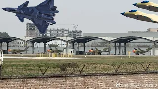Chinese J 20 Vs US Air Force F 22