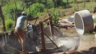 Dando fundo e colocando manilhas na cisterna