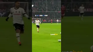 Ricardo Quaresma Vs. Bayern Munich Mats Hummels