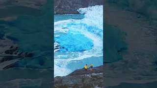 OMG! Iceberg unveiling HUGE underwater Mass! 😲