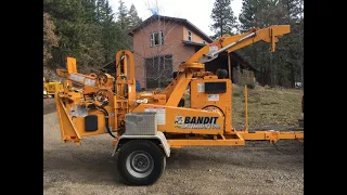 Brush Bandit 990XP chipper start up demo