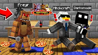 FIVE NIGHTS AT FREDDY'S PRANK IN MINECRAFT... (Minecraft FNAF Trolling Video)