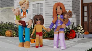 TAKING MY DAUGHTERS TRICK OR TREATING FOR HALLOWEEN! Bloxburg Family Roleplay