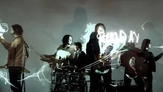 The Raconteurs – Sunday Driver (Official Music Video)