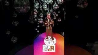 Epic video of Aitch at the #BRITs with Glamdroid®