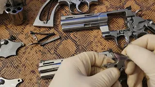 Original Colt Python vs New Python. Plus the best of the 357mag revolvers the 686 S&W. Colt Fans Cry