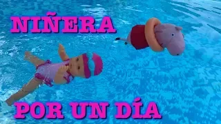 NIÑERA POR UN DÍA! Peppa Pig cuida a bebé nadadora y se bañan en la piscina | Peppa Pig español