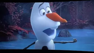 Olaf contando a história em Português