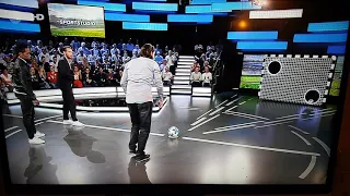 Kurioses Tor beim Torwandschießen aktuelles Sportstudio 16.06.2018 von Lutz Pfannenstiel