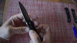 ВНУТРЕННОСТИ ВЫКИДНОГО НОЖА СО СДВИЖНОЙ ЩЕЧКОЙ.THE INSIDE OF A SWITCHBLADE WITH A SLIDING CHEEK