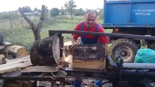 Колемо товсті дрова.
