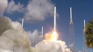 240 FPS HIGH-SPEED View Of Falcon 9 SpaceX CRS-7 Dragon Liftoff