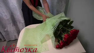 Упаковка в корейском стиле букета 25 роз - доставка цветов Киев