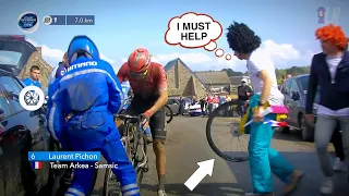 The Funniest Wheel Change I have SEEN in Pro Cycling | Spectators Try to Help at Tro-Bro Léon 2022