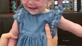 Baby sees mom for the first time with glasses - 1066193