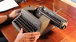 Beautiful Royal Quiet DeLuxe typewriter from 1950