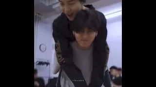 Jungkook is strong, working out with Jimin on his back #shorts #bts