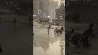 Lighting hits Makkah clock tower in Makkah Shareef#heavy fierce  rain to Saudi Arabia Makkah