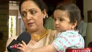 Hema Malini talks to zoOm at Esha Deol's Mehendi ceremony