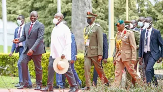 See how PRESIDENT RUTO WAS RECEIVED at State House Uganda by President Museveni!!