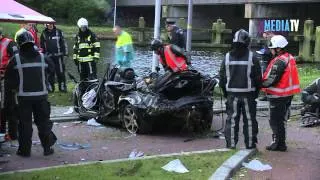 Auto vliegt van fly-over Kleinpolderplein, Rotterdam: 1 dode