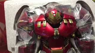 Hot Toys HULKBUSTER Unboxing and first impressions!