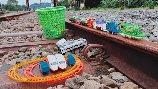 Drama Kereta Api Tabrak dan Anjlok!!! Menemukan Kereta Thomas,Kereta Dinosaurus,KAI CC206,Railking