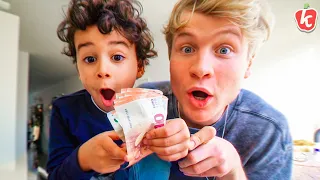 GELD VERDIENEN MET EEN 5-JARIGE (HIJ DENKT DAT ‘IE MILJONAIR IS) | Kalvijn & Kiddo's #2 | Kalvijn