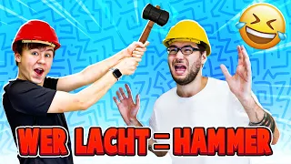 DU LACHST = HAMMER AUF DEN KOPF