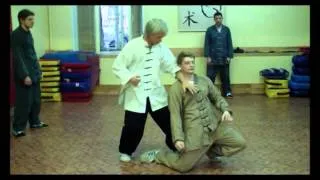 Урок в школе китайских боевых искусств. Кунг фу.功夫